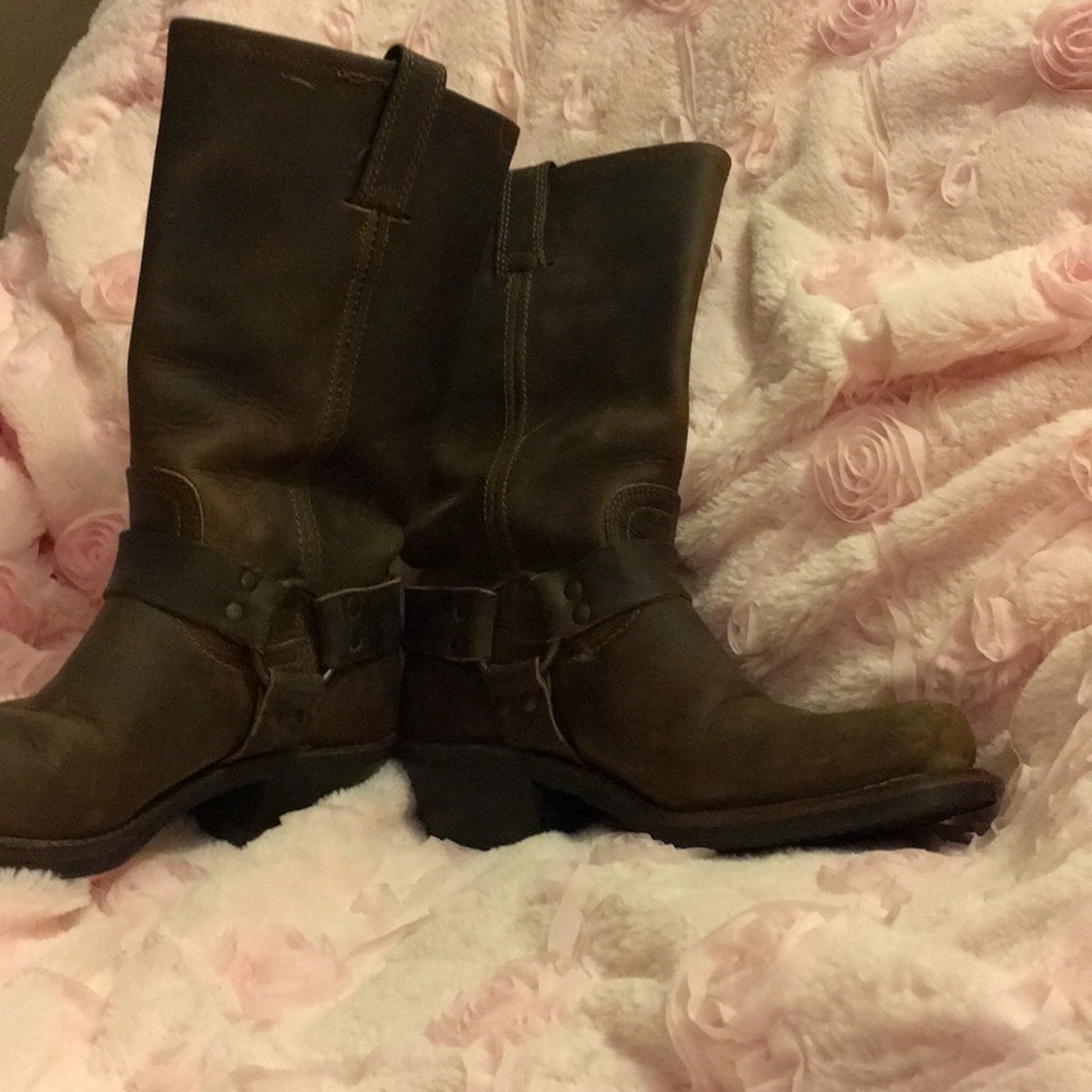 Woman's Fry Buckle boot size 7 med